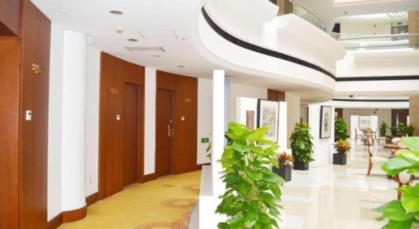 Noble Center 3* Shanghai