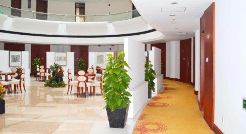 Noble Center 3* Shanghai